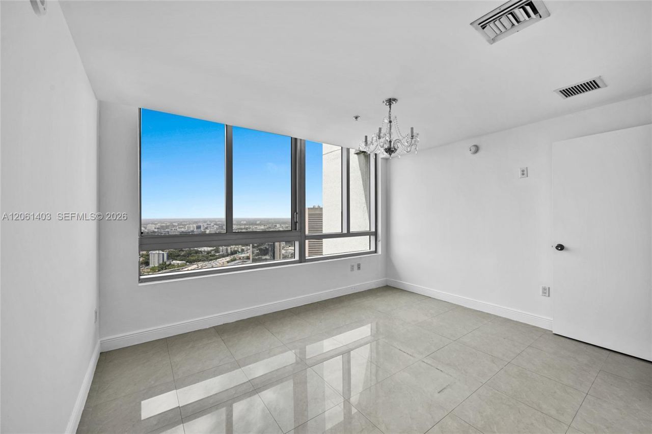 90 SW 3rd St , Unit PH-17, Miami, FL 33130 Photo