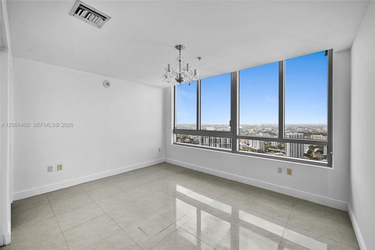 90 SW 3rd St , Unit PH-17, Miami, FL 33130 Photo