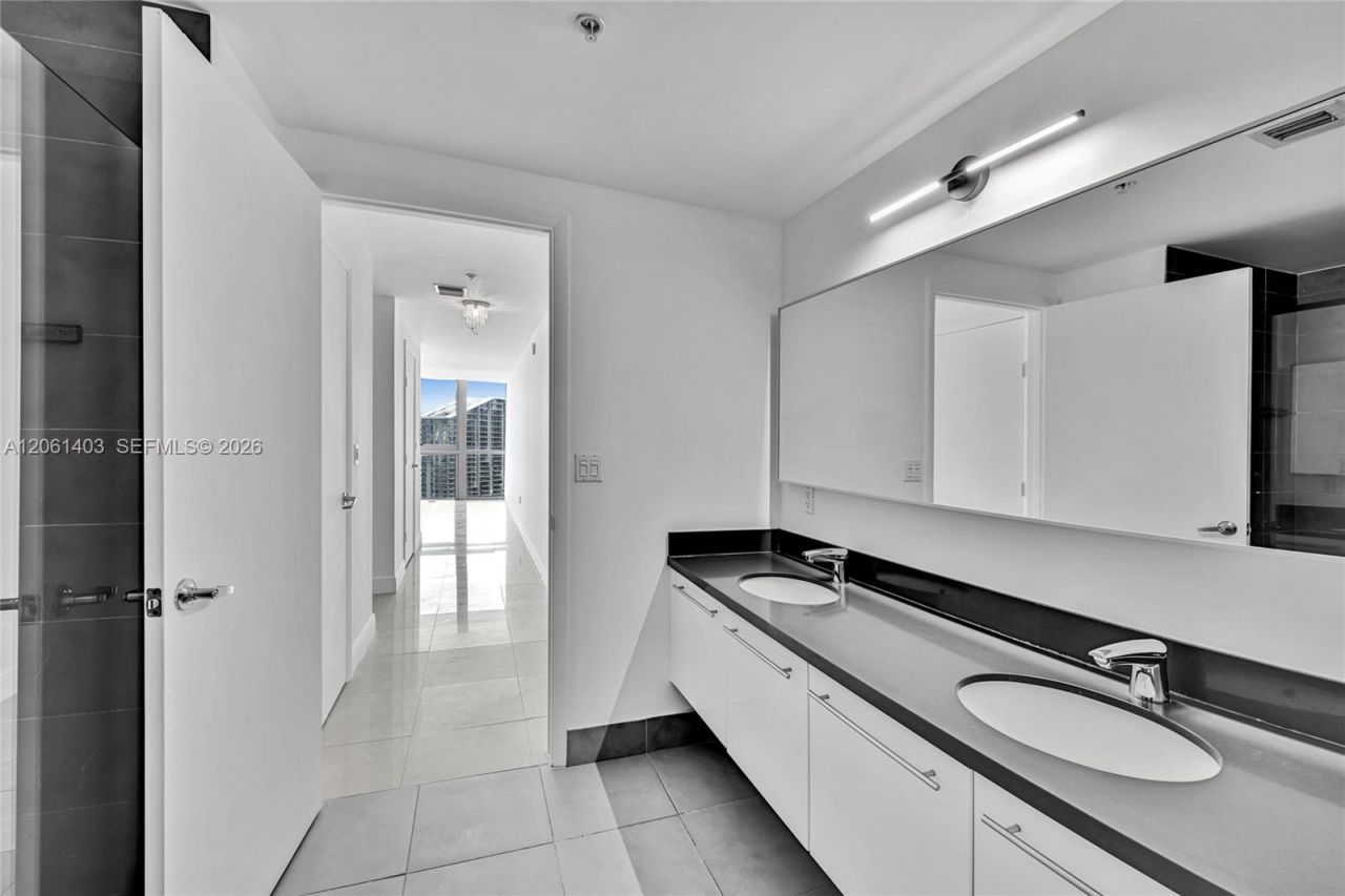90 SW 3rd St , Unit PH-17, Miami, FL 33130 Photo