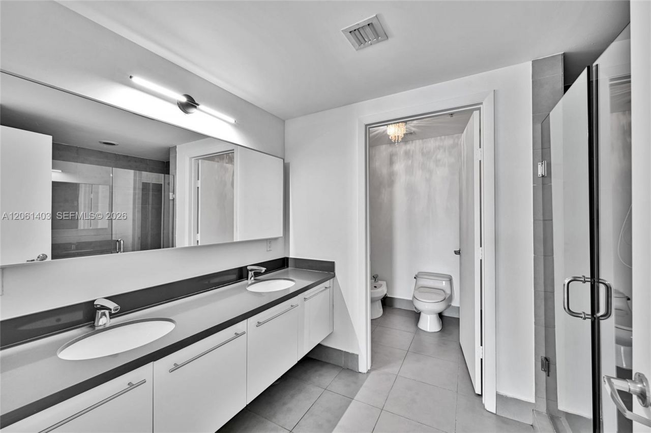 90 SW 3rd St , Unit PH-17, Miami, FL 33130 Photo