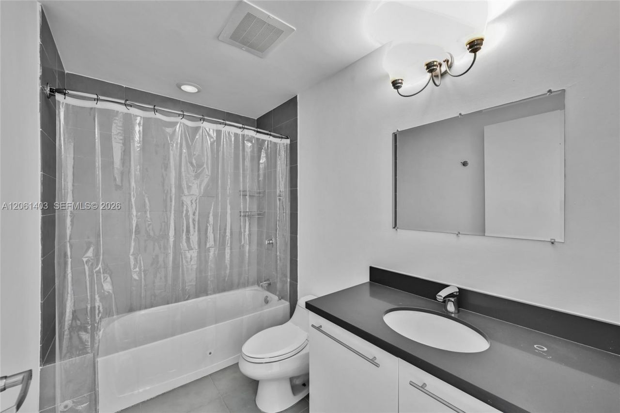 90 SW 3rd St , Unit PH-17, Miami, FL 33130 Photo