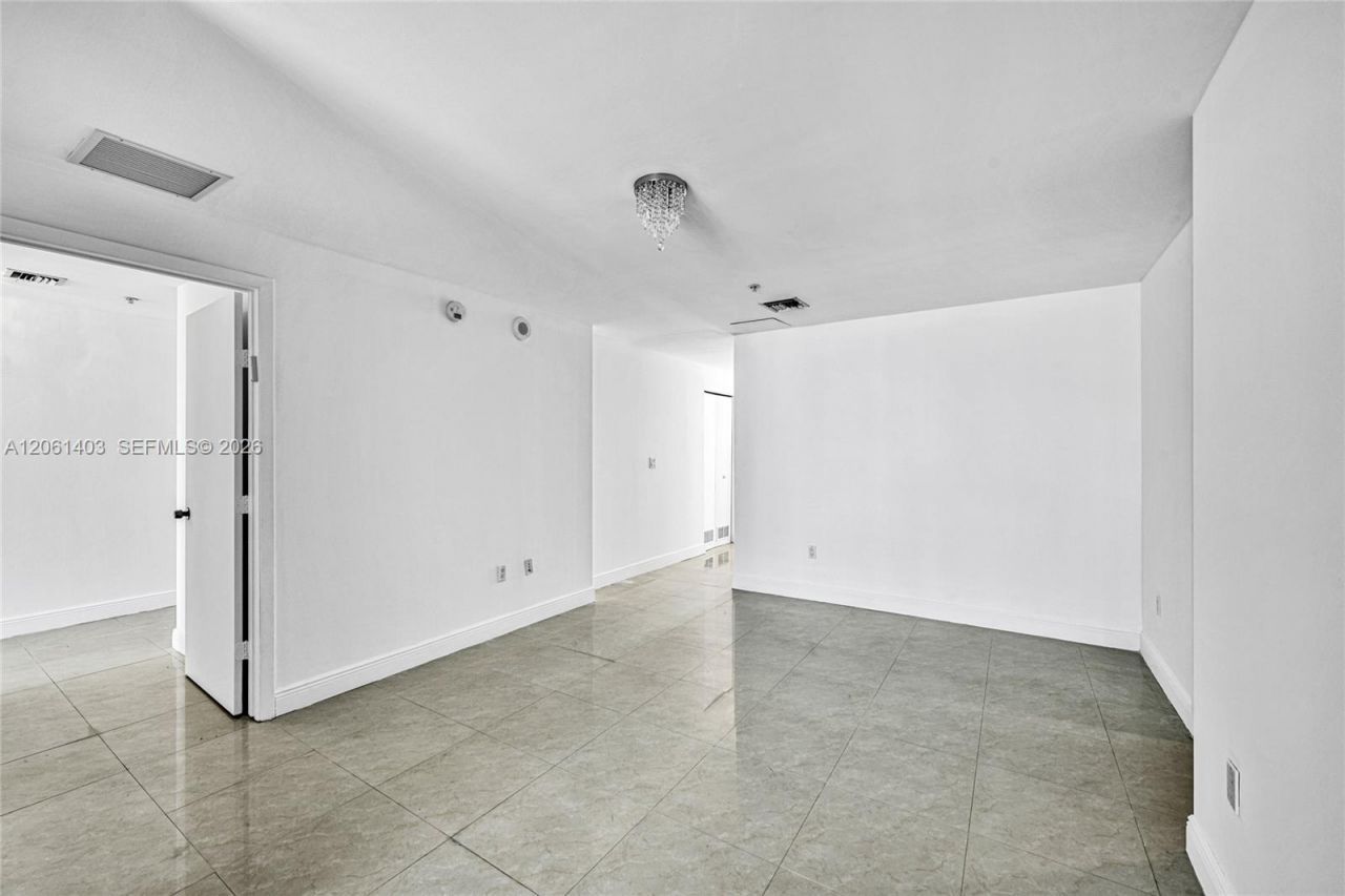 90 SW 3rd St , Unit PH-17, Miami, FL 33130 Photo