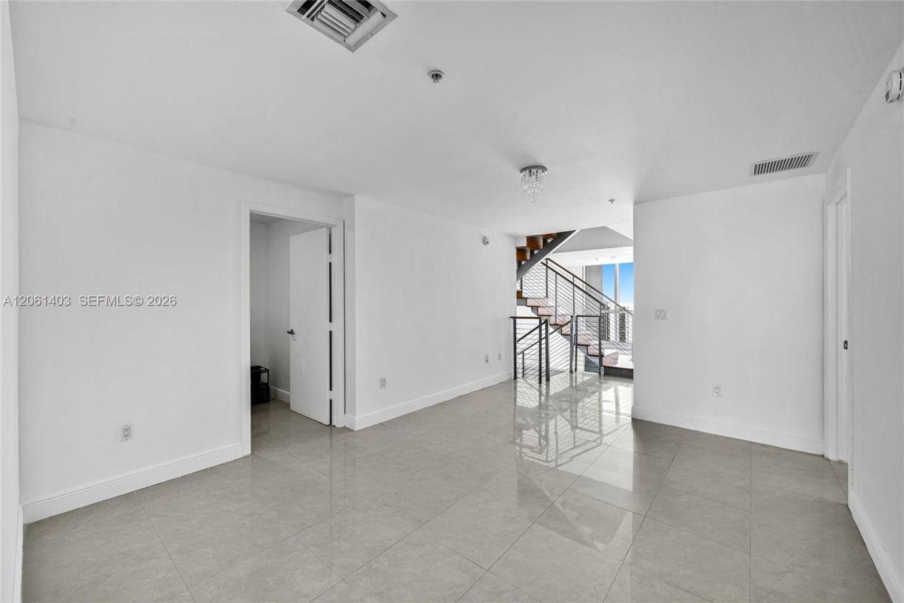 90 SW 3rd St , Unit PH-17, Miami, FL 33130 Photo