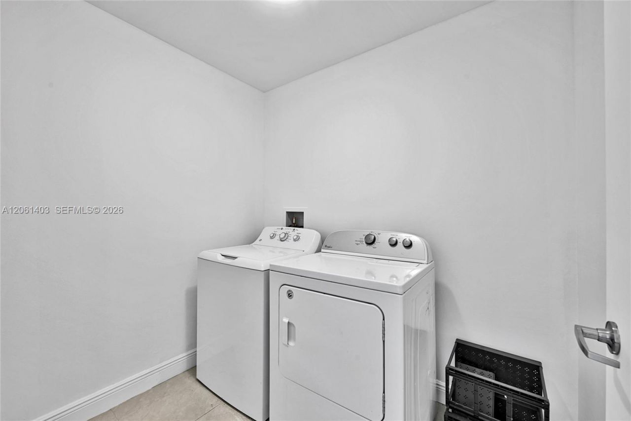 90 SW 3rd St , Unit PH-17, Miami, FL 33130 Photo