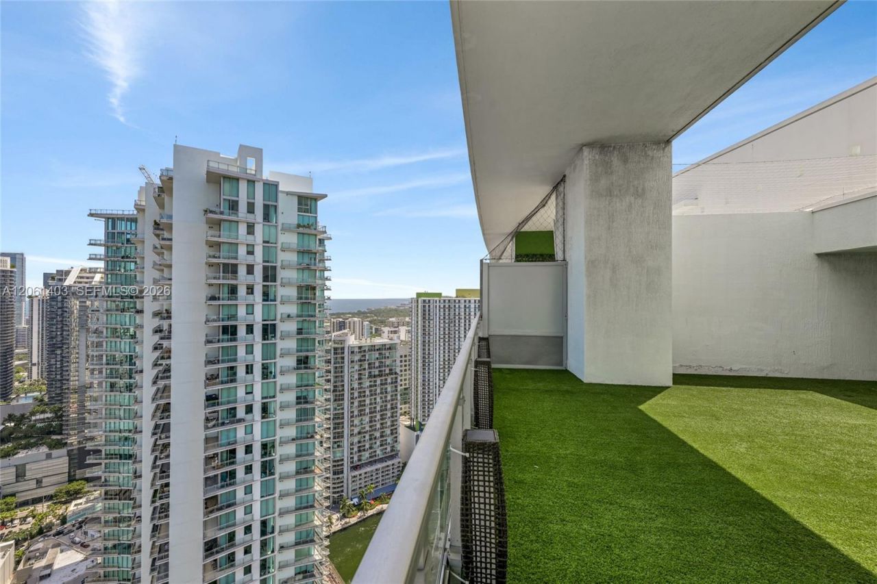 90 SW 3rd St , Unit PH-17, Miami, FL 33130 Photo
