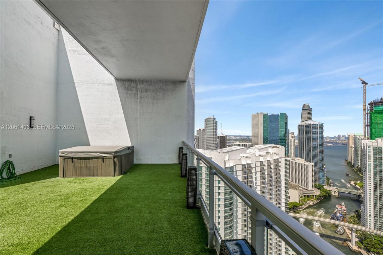 90 SW 3rd St , Unit PH-17, Miami, FL 33130 Photo