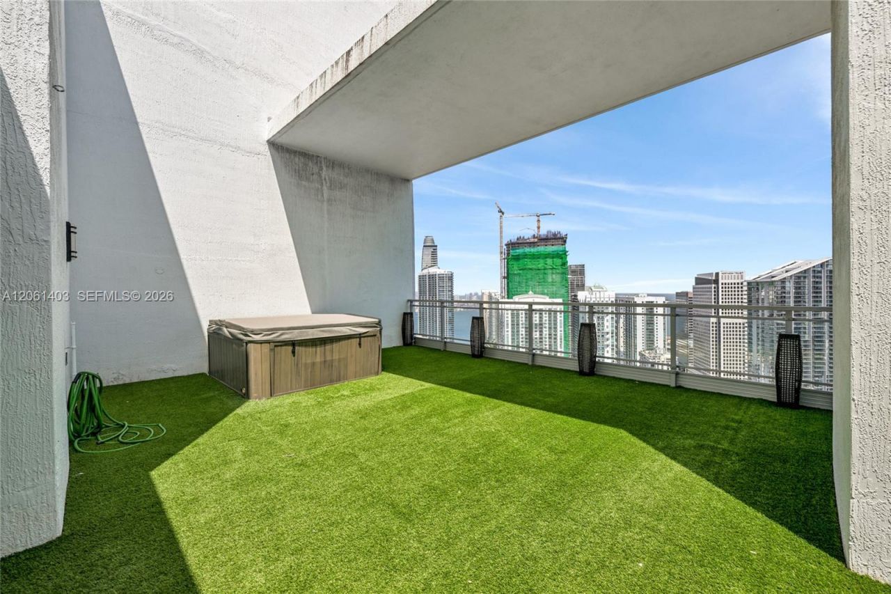 90 SW 3rd St , Unit PH-17, Miami, FL 33130 Photo