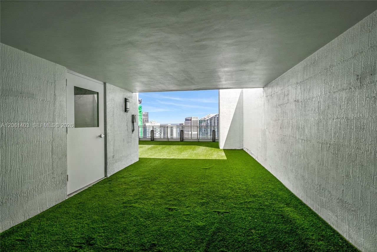 90 SW 3rd St , Unit PH-17, Miami, FL 33130 Photo