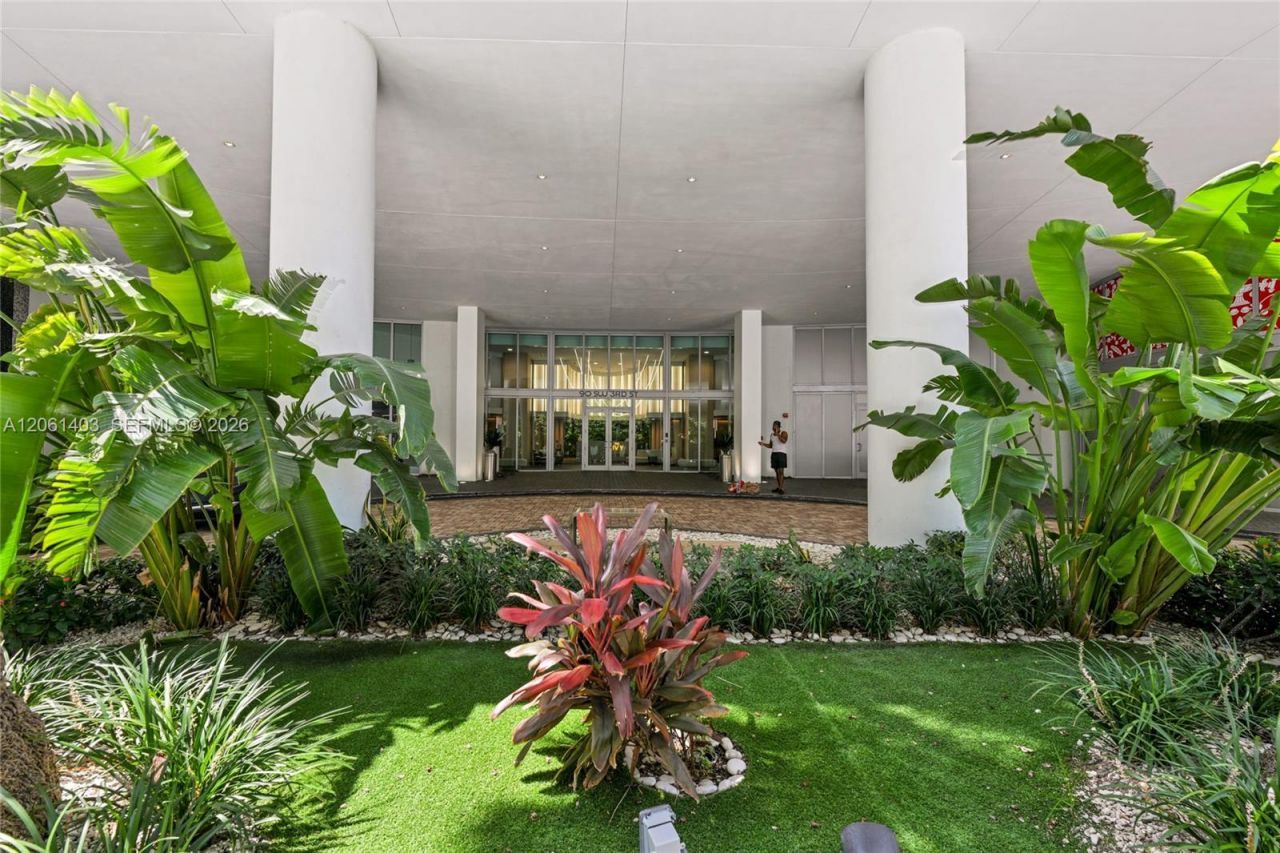90 SW 3rd St , Unit PH-17, Miami, FL 33130 Photo