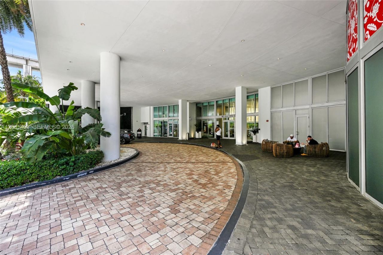90 SW 3rd St , Unit PH-17, Miami, FL 33130 Photo