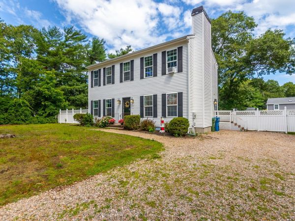 8 Hampden Rd, Falmouth, MA 02536