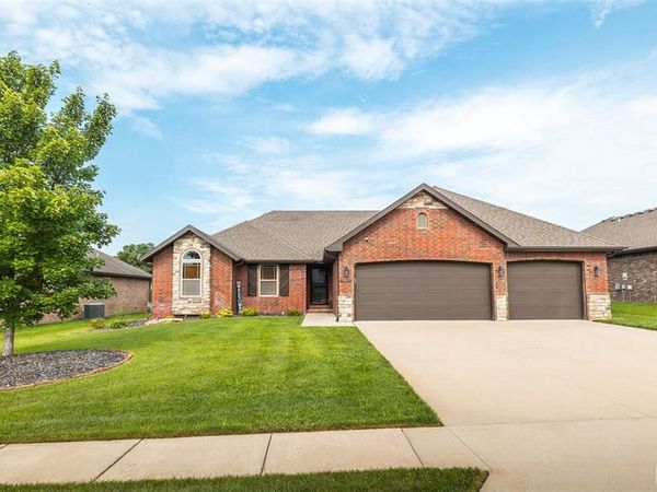 5817 S Cottonwood Drive, Battlefield, MO 65619