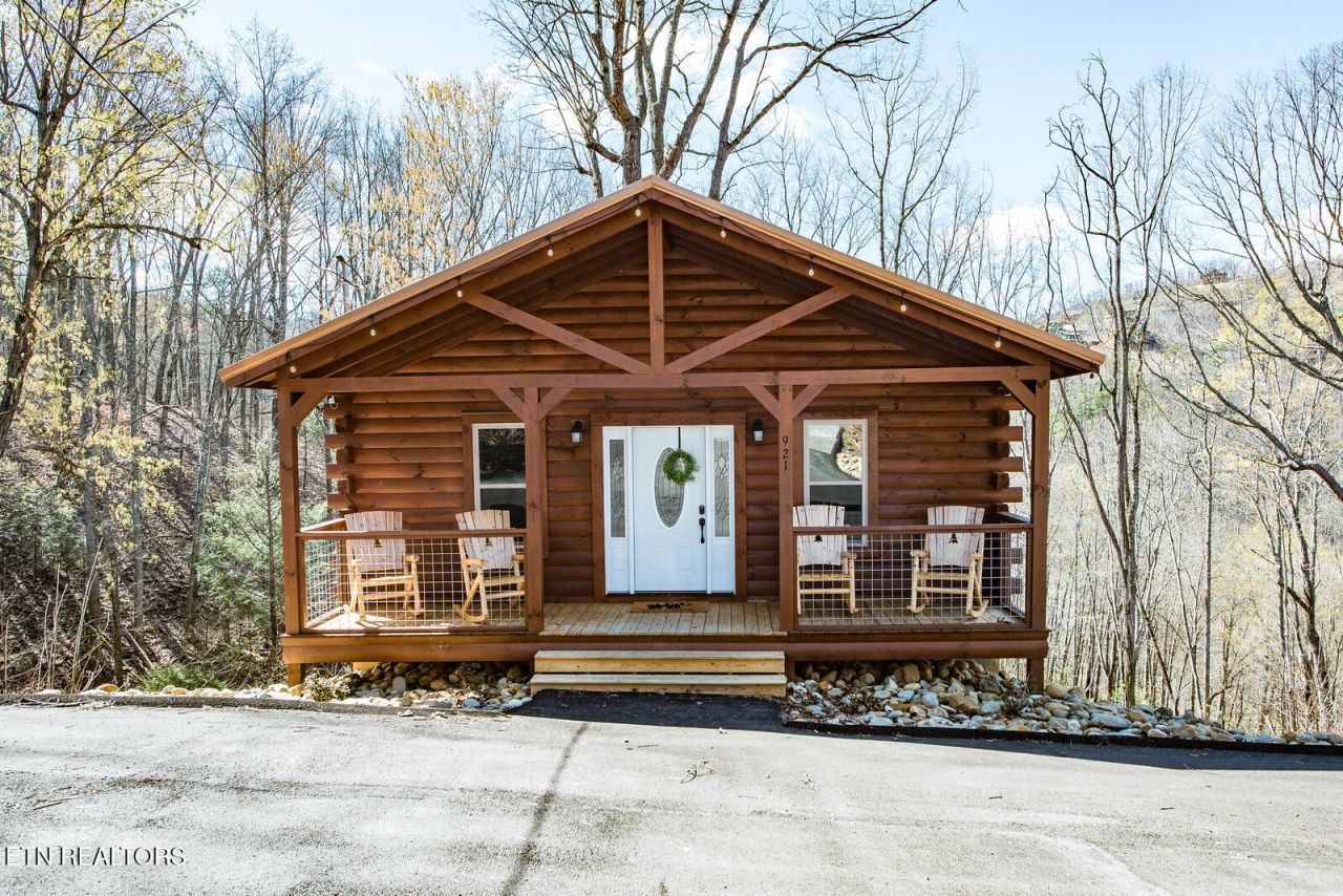 921 Statham Way, Gatlinburg, TN 37738 Main Photo