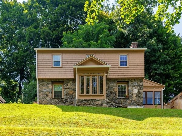 30 Saint Elmo Rd, Worcester, MA 01602