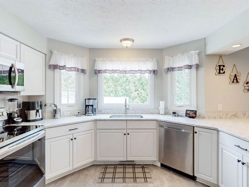 445 Blossom Circle , Tallmadge, OH 44278 Photo 16