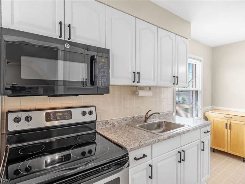 8003 Bertha Avenue, Parma, OH 44129 Photo 6