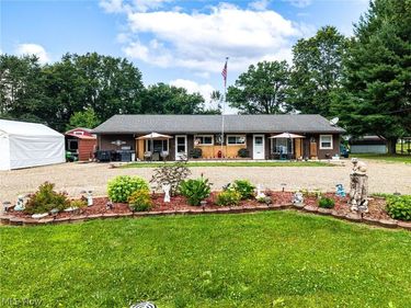 8585-8587 Manchester Avenue NW, Canal Fulton, OH 44614