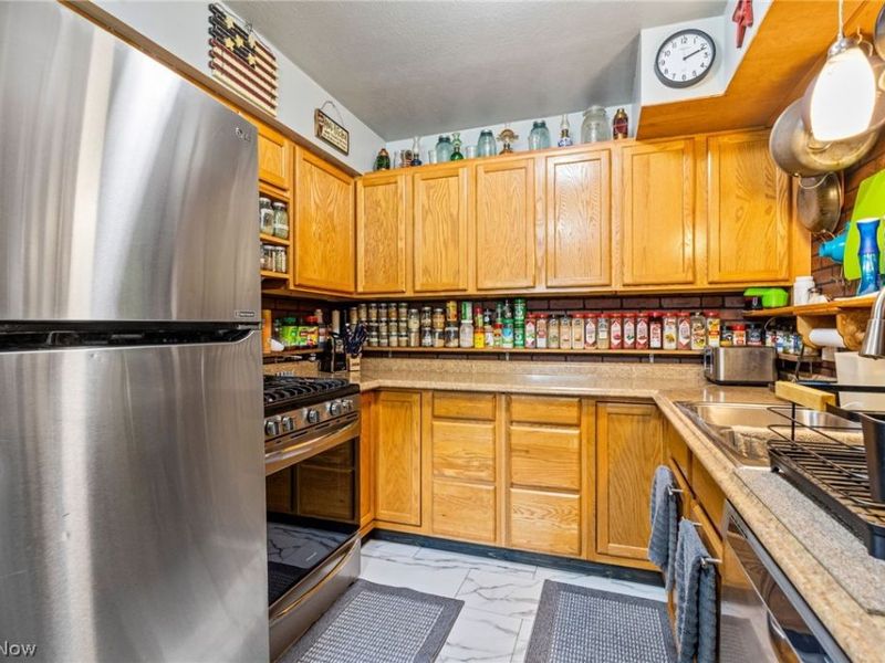 8585-8587 Manchester Avenue NW, Canal Fulton, OH 44614 Photo 5
