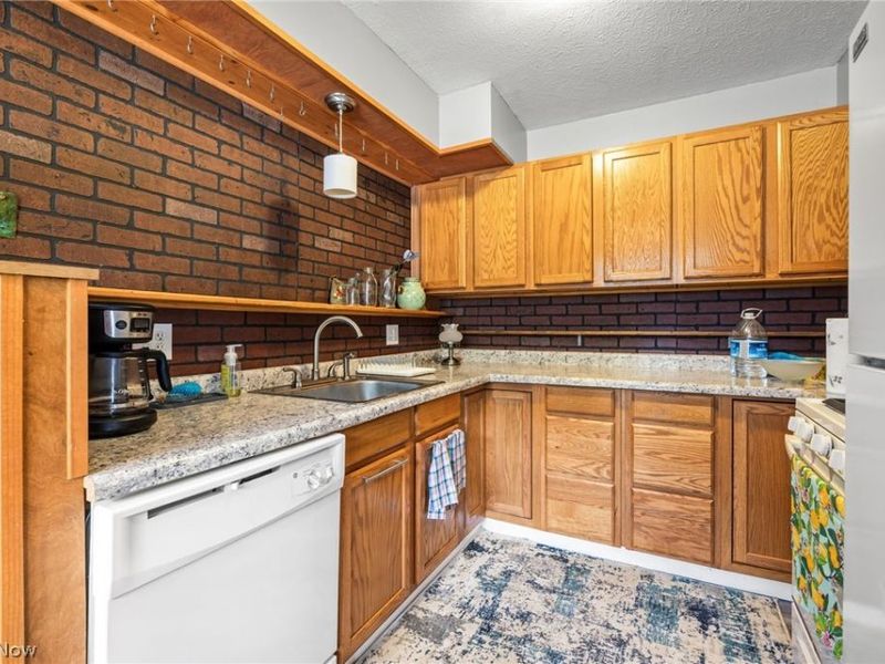 8585-8587 Manchester Avenue NW, Canal Fulton, OH 44614 Photo 6