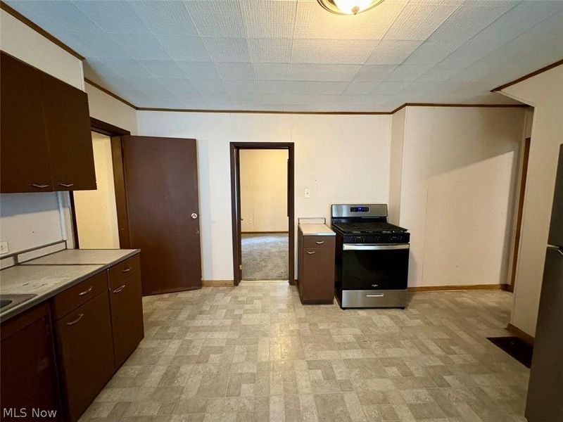 391 E Voris Street , Akron, OH 44311 Photo 4