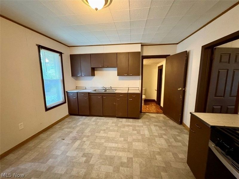 391 E Voris Street , Akron, OH 44311 Photo 5