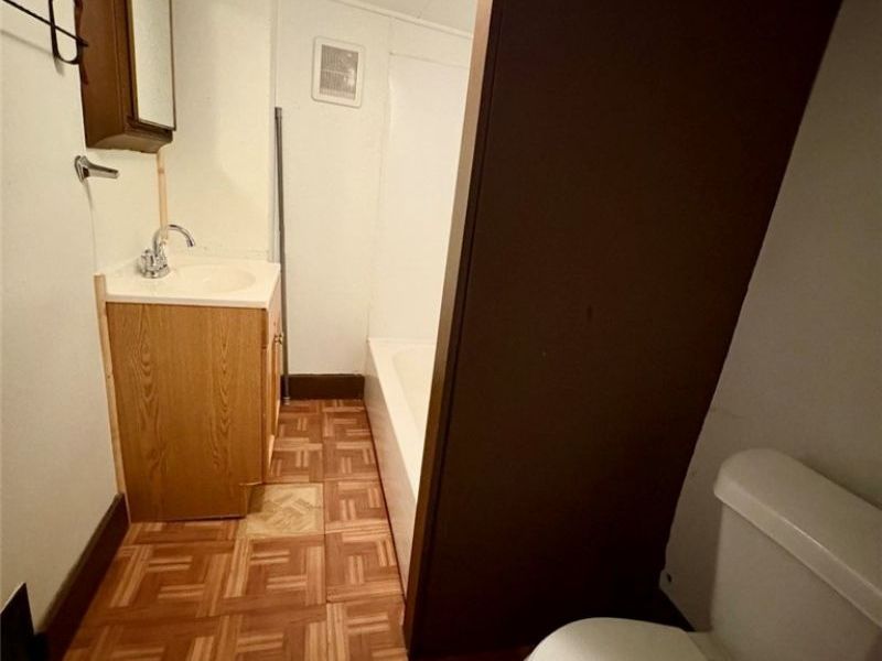 391 E Voris Street , Akron, OH 44311 Photo 9