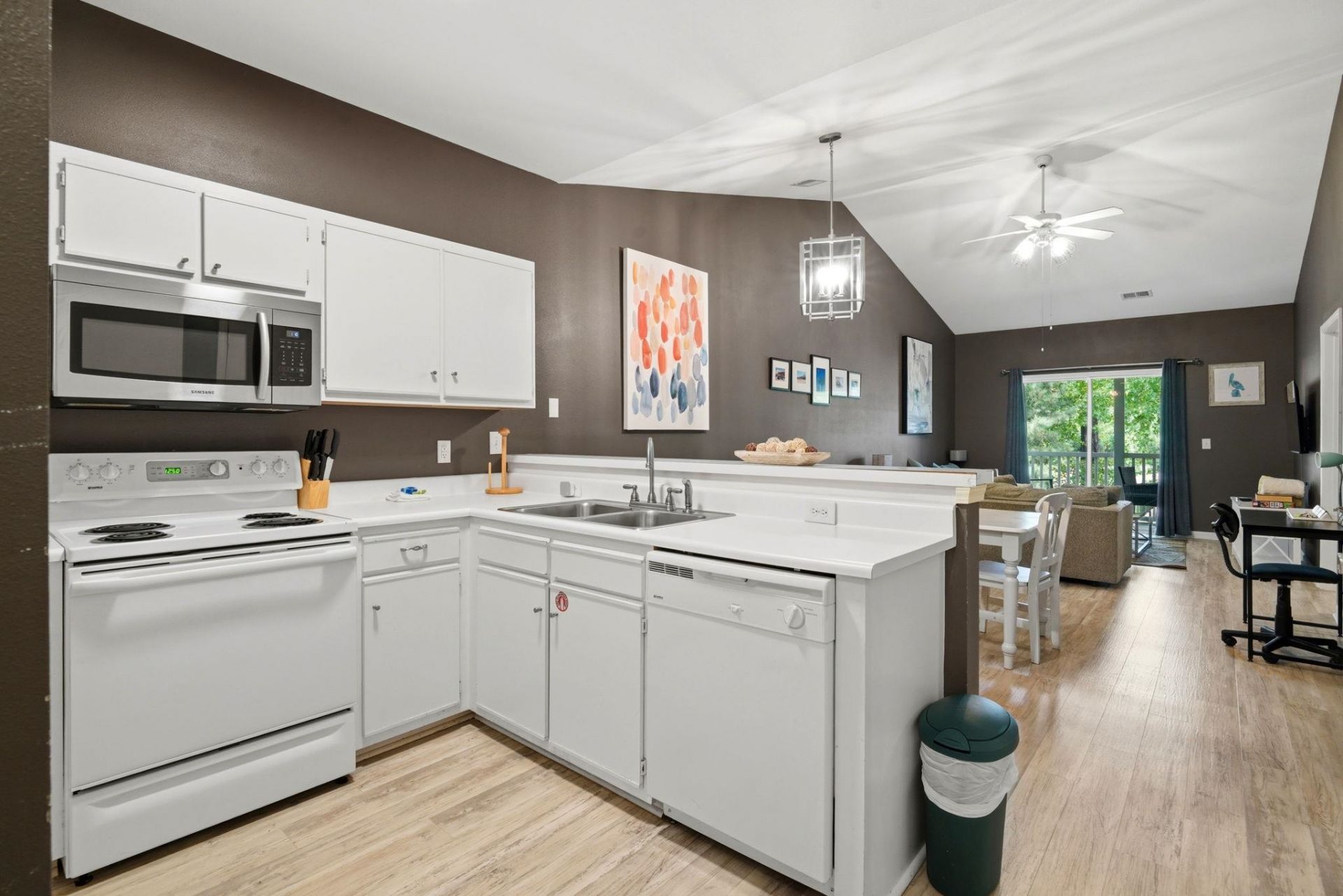 1302 River Oaks Dr.  Photo 15