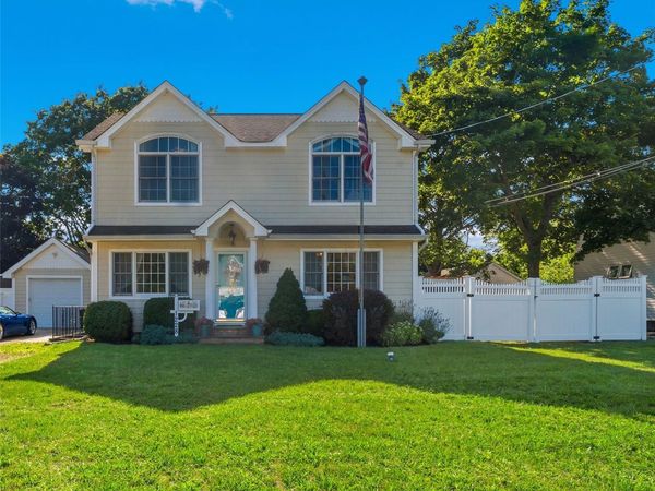 1228 Hyman Avenue , Bay Shore, NY 11706