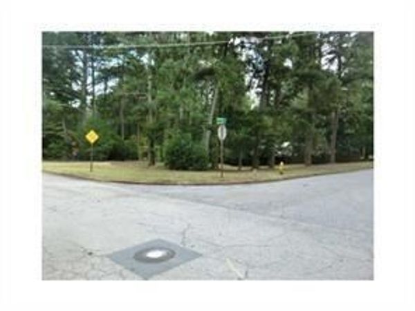 411 Safari Circle , Stone Mountain, GA 30083