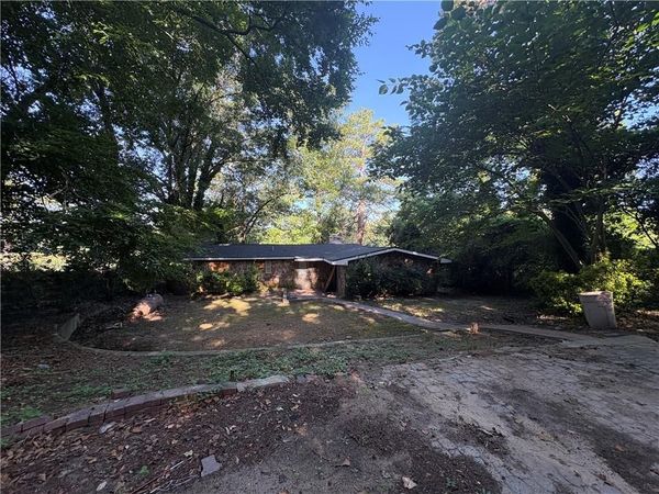 2322 E Lake Drive , Conyers, GA 30307