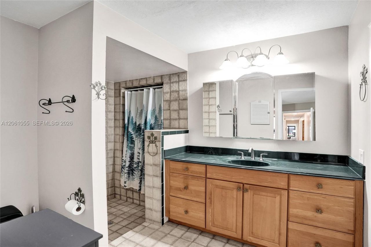 1221 NW 78th Ave, Plantation, FL 33322 Photo