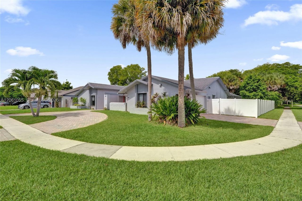 1221 NW 78th Ave, Plantation, FL 33322 Photo