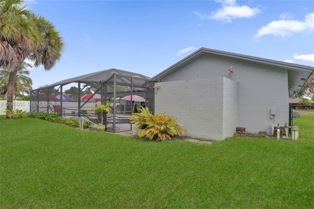 1221 NW 78th Ave, Plantation, FL 33322 Photo