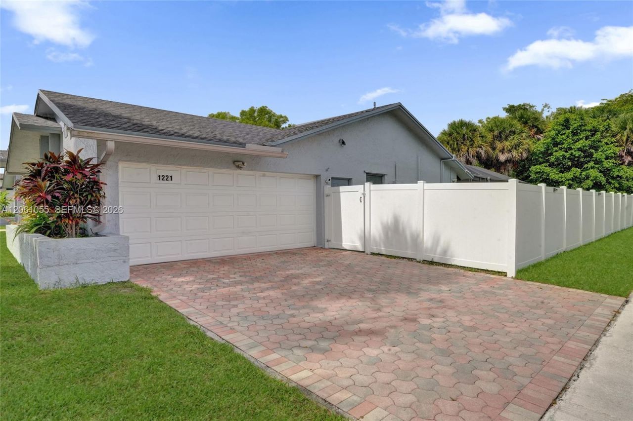1221 NW 78th Ave, Plantation, FL 33322 Photo