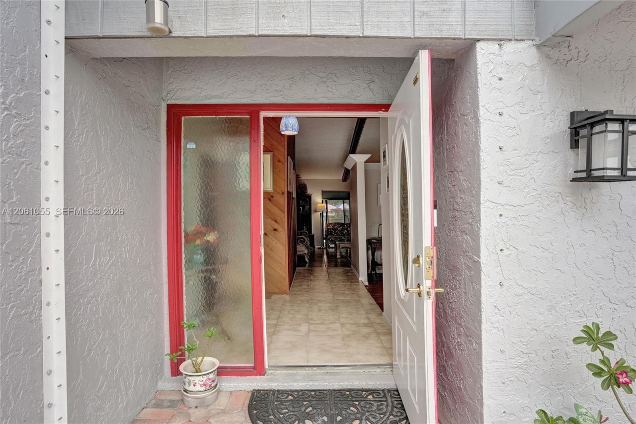 1221 NW 78th Ave, Plantation, FL 33322 Photo
