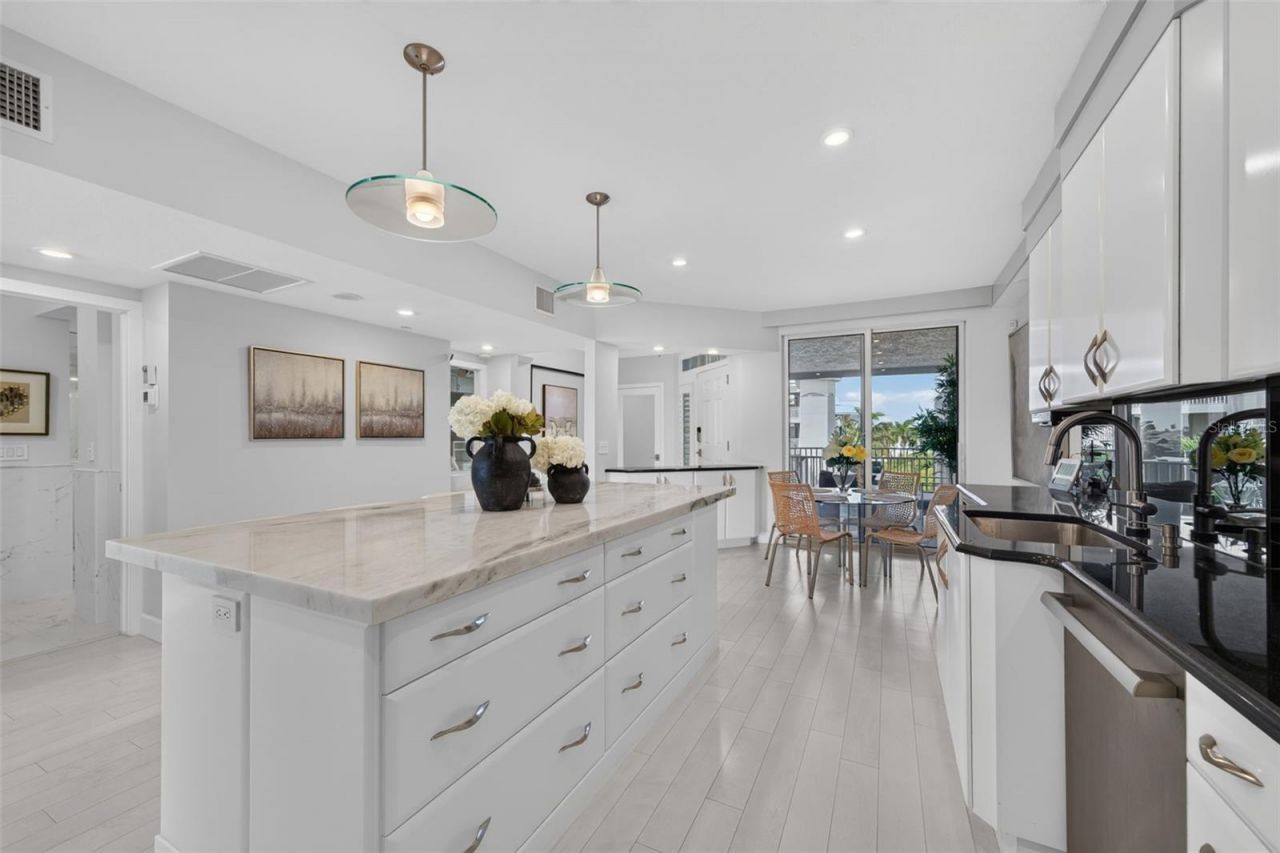 1280 Dolphin Bay Way, Unit 402, Sarasota, FL 34242 Photo