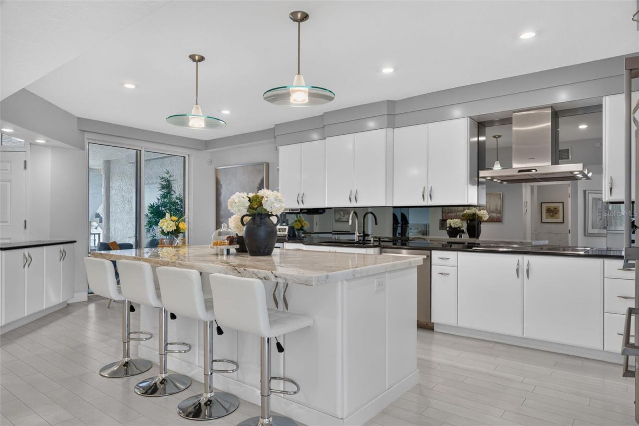 1280 Dolphin Bay Way, Unit 402, Sarasota, FL 34242 Photo