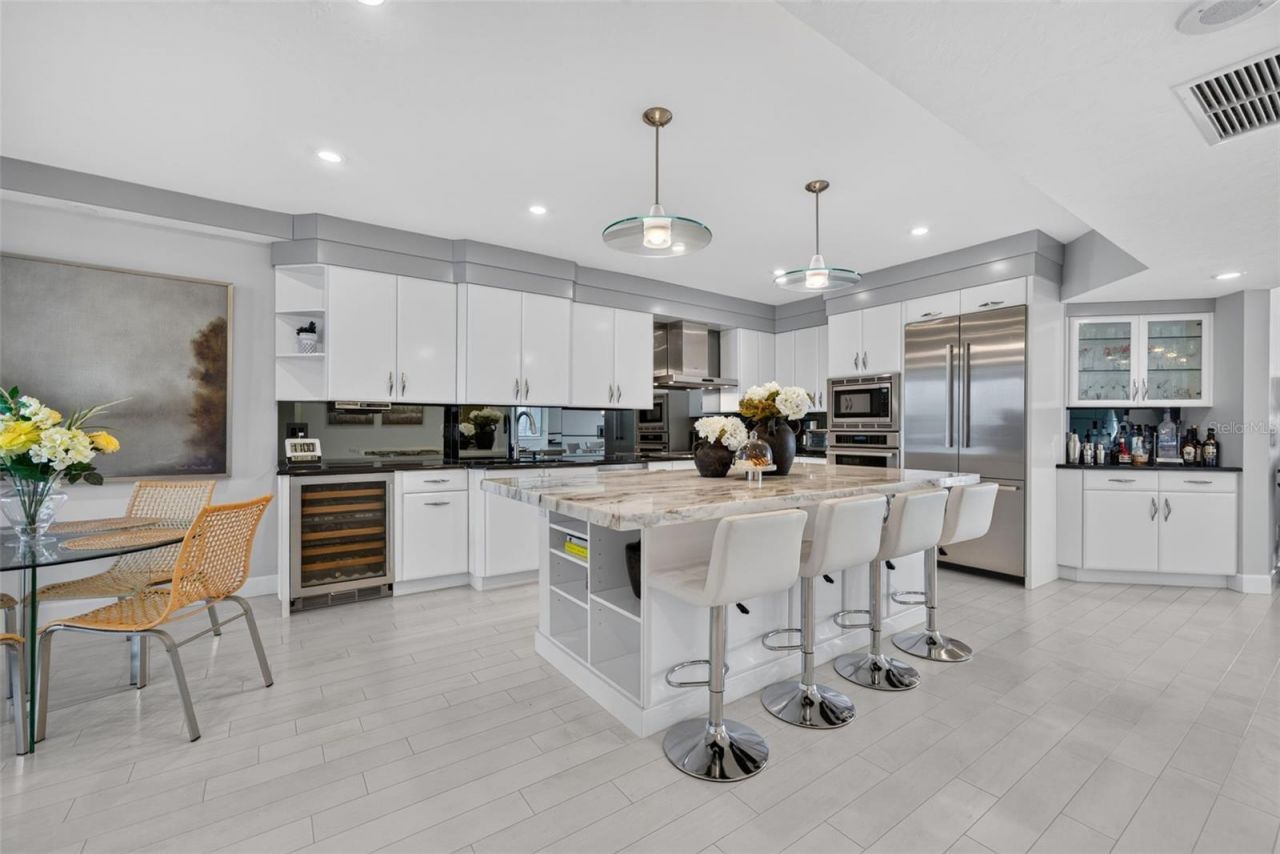 1280 Dolphin Bay Way, Unit 402, Sarasota, FL 34242 Photo