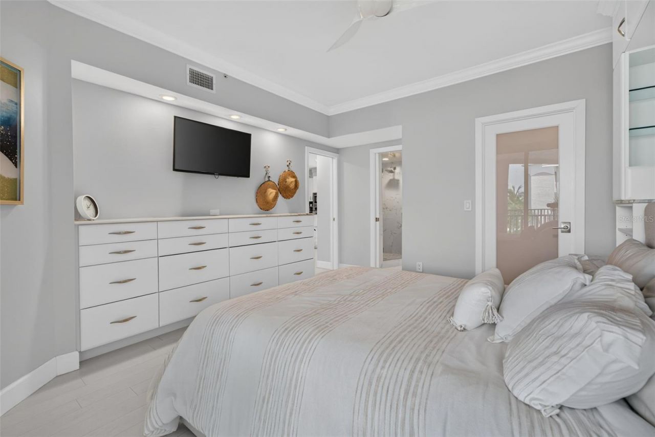 1280 Dolphin Bay Way, Unit 402, Sarasota, FL 34242 Photo