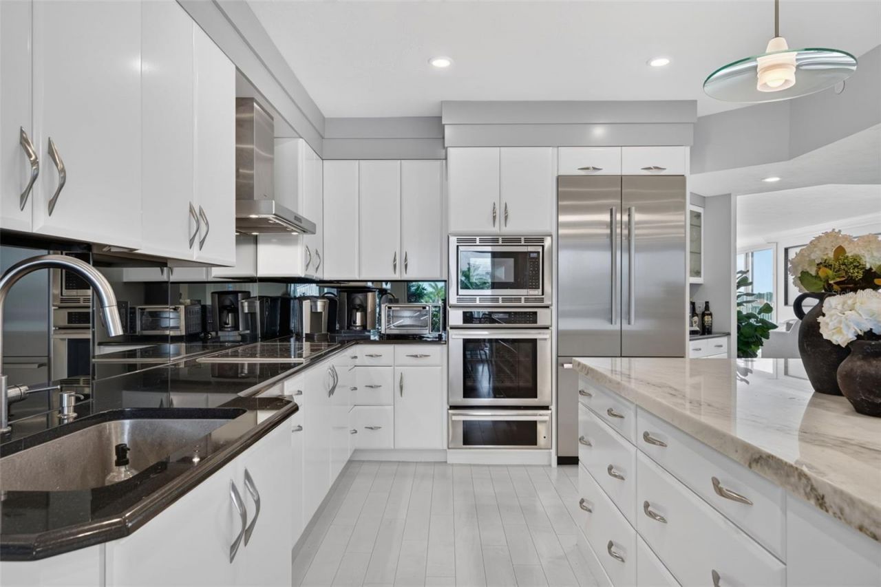 1280 Dolphin Bay Way, Unit 402, Sarasota, FL 34242 Photo