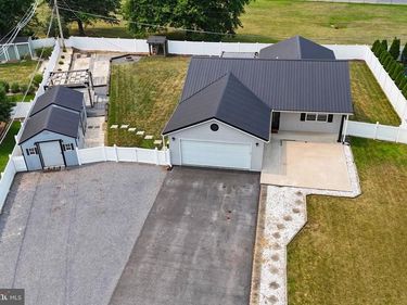 1020 BRANDON DRIVE, CHAMBERSBURG, PA 17201