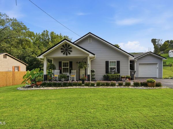 417 Hammond Avenue, Mount Carmel, TN 37645