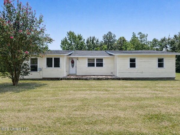 609 Dicks Street, Waveland, MS 39576