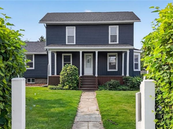 40 E Market Street , Seville, OH 44273