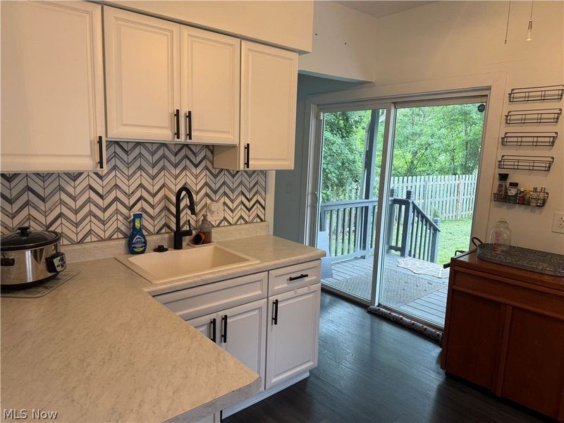 675 Oxford Avenue , Akron, OH 44310 Photo 3