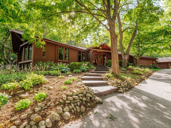 W208S6977 High Bluff Dr, Muskego, WI 53150