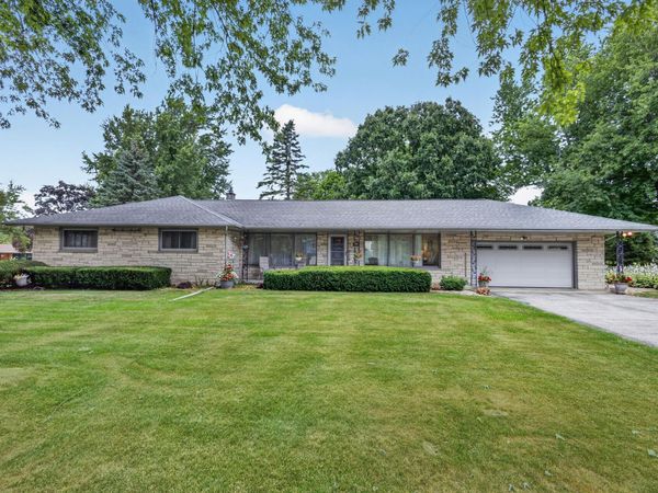 N84W12876 Ronald Dr, Menomonee Falls, WI 53051