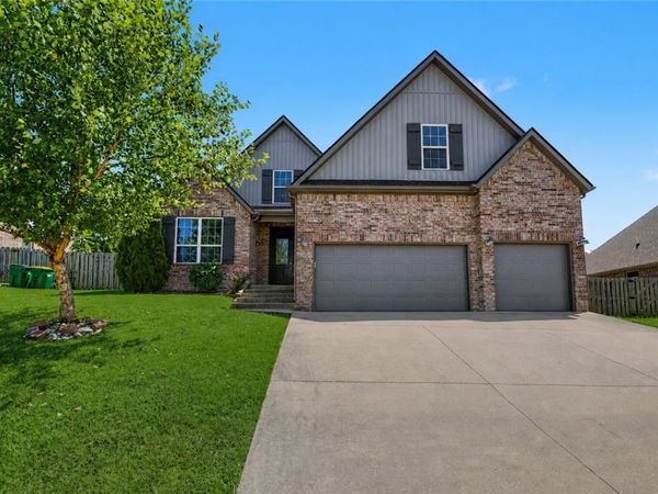 1701 Abbey Lane , Centerton, AR 72719