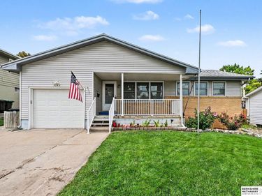 9142 Manderson Street, Omaha, NE 68134