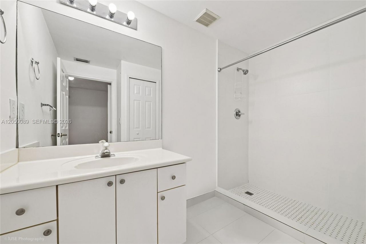 6700 NW 114th Ave , Unit 923, Doral, FL 33178 Photo